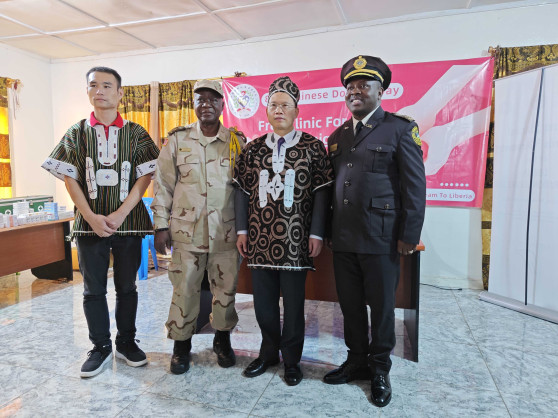 Ambassador Yin Chengwu attends the Medical Outreach Event of The16th Chinese Medical Team to Liberia