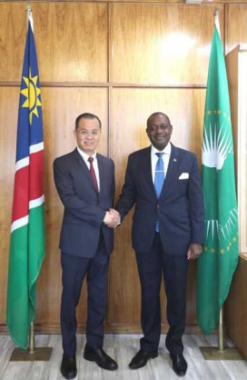 Ambassador Zhao Weiping Meets with Namibian Foreign Minister Mushelenga