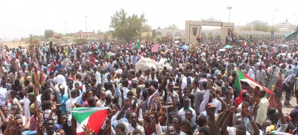 Sudan: UN chief deplores excessive force used against pro-democracy protesters, calls on military and civilian leaders to ‘stay the course’ in negotiations