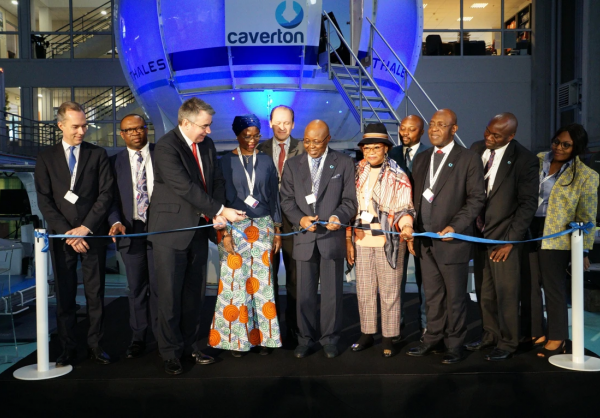 Caverton signe l’acceptation usine du simulateur de vol Reality H de Thales, premier simulateur Full Flight d’hélicoptère level D qui sera installé en Afrique