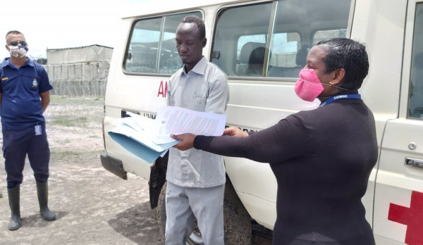 Coronavirus - South Sudan: UNMISS donates ambulance to COVID-19 task force in Kodok, Upper Nile State